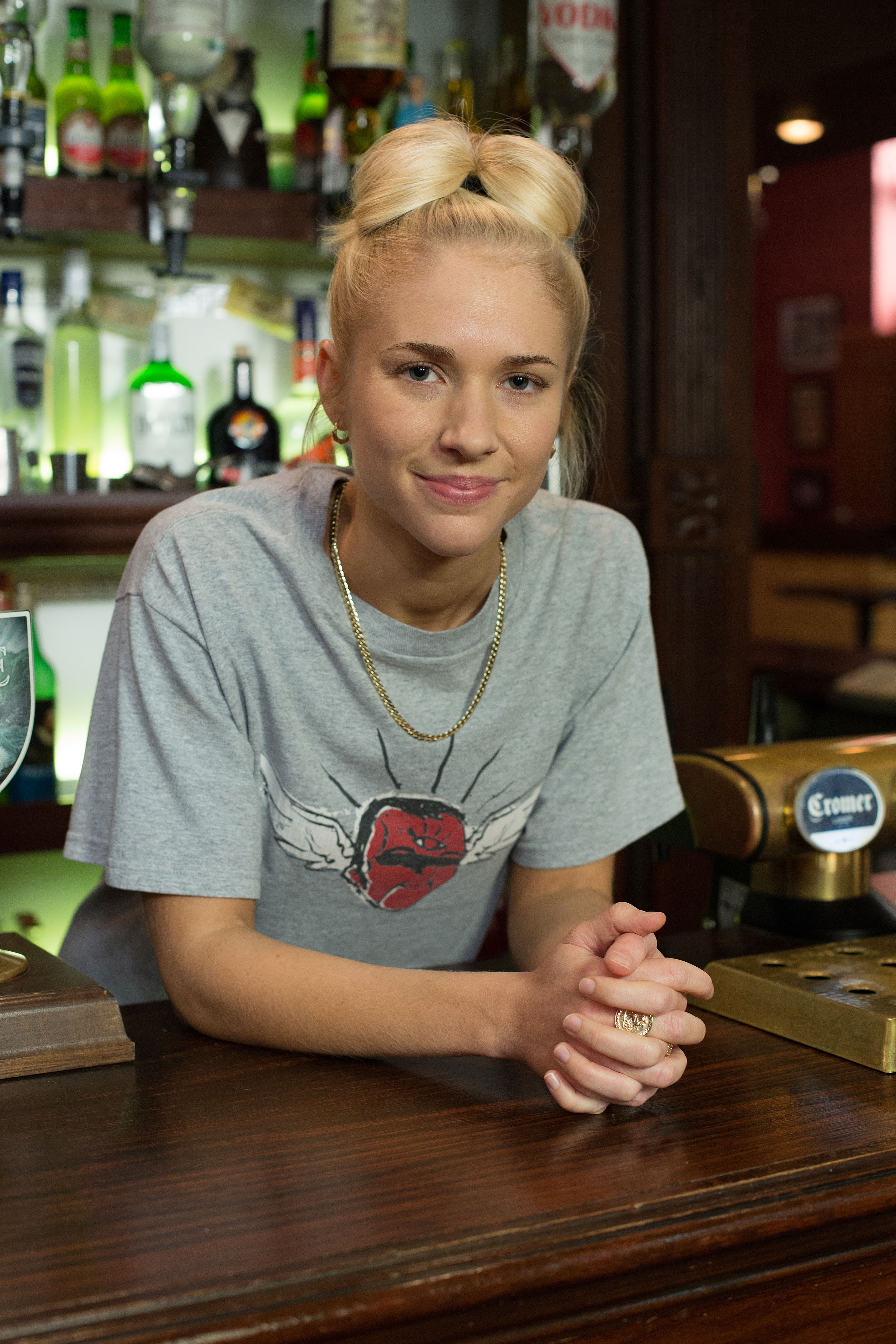 Nancy Eastenders Real Life - Nancy Carter In Eastenders Behind The Bar At The Queen Vic