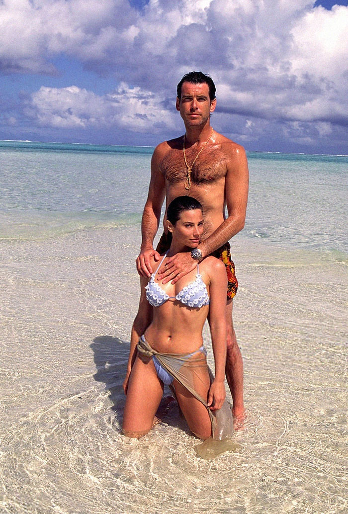 Pierce Brosnan Wife Keely On The Beach In Their Younger Days