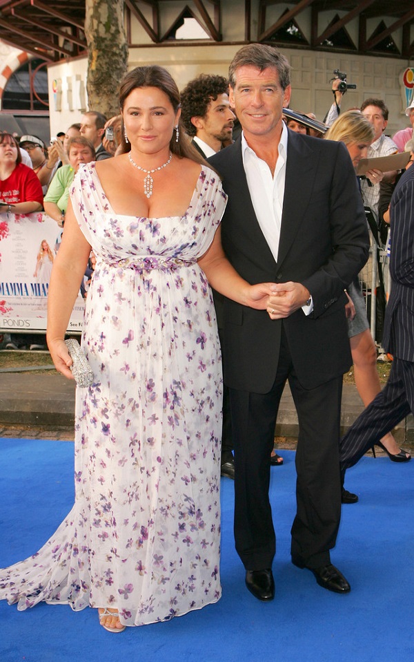 Pierce Brosnan Wife On Mamma Mia Red Carpet