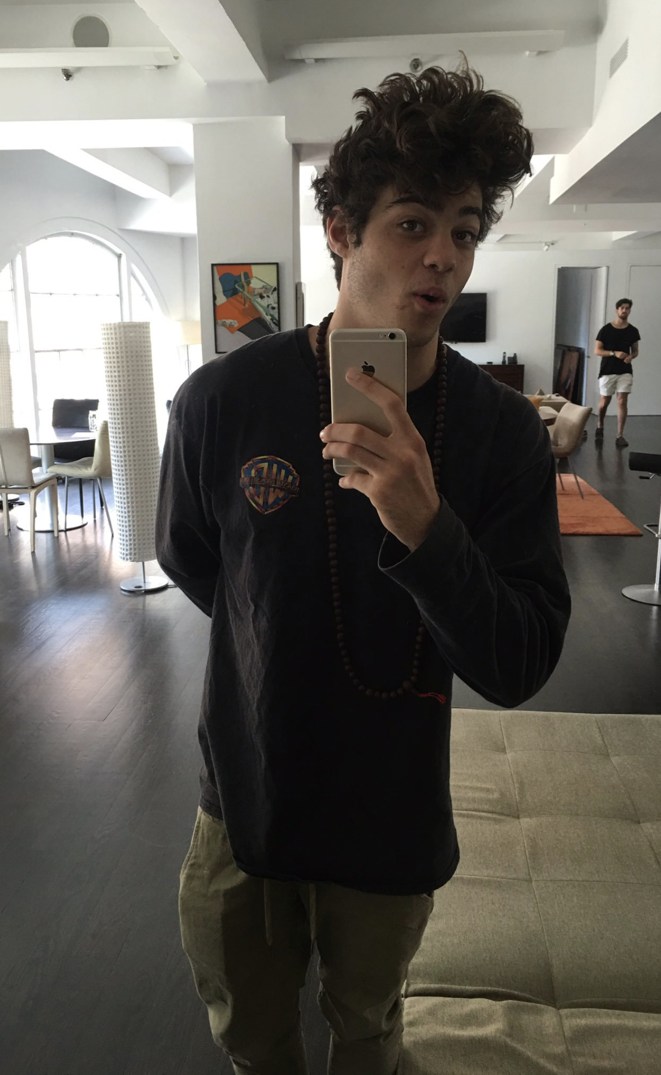 noah centineo mirror selfie