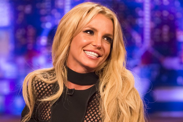 britney spears smiling