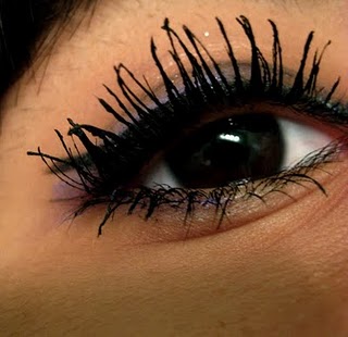 common makeup mistakes - clumpy lashes