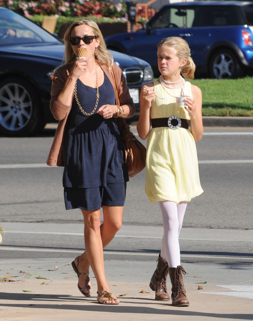 reese witherspoon daughter ice cream