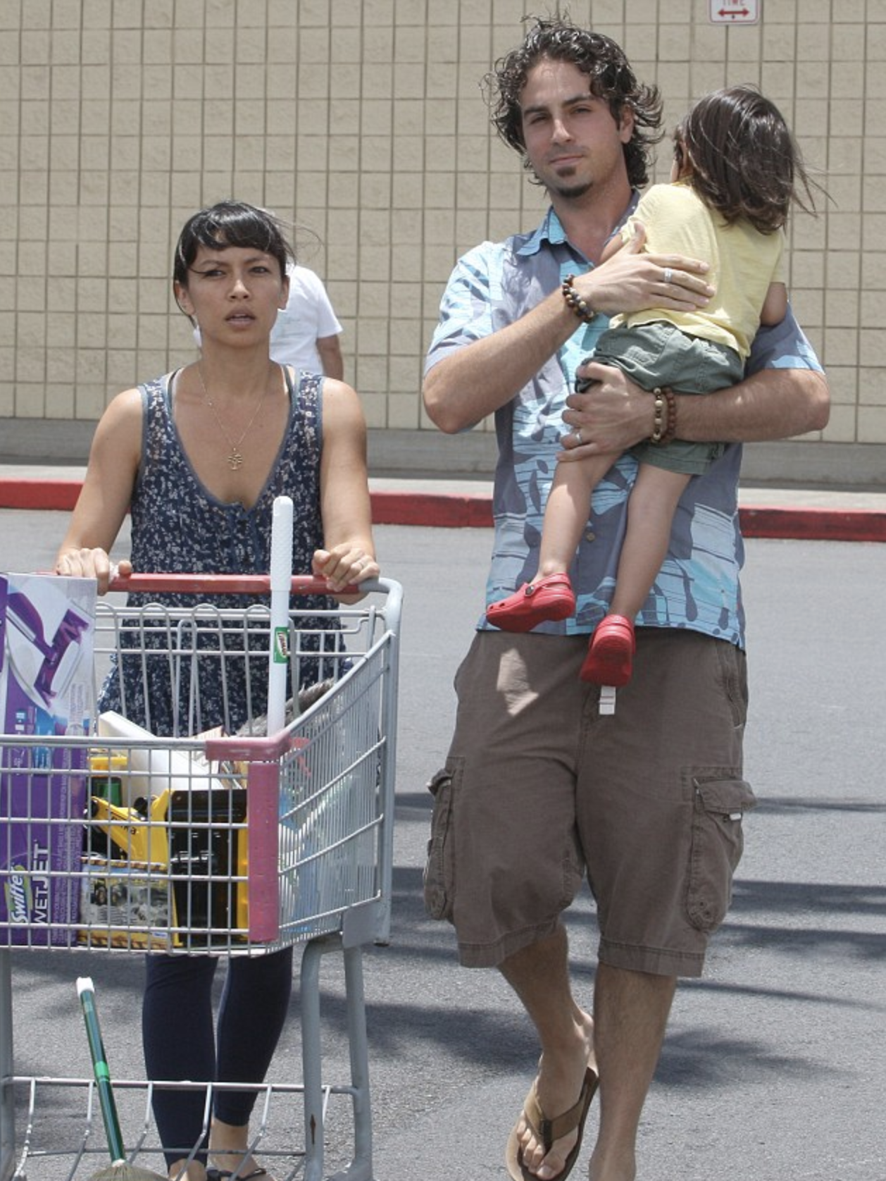 Wade Robson Amanda Rodriquez and son in a shopping centre car park