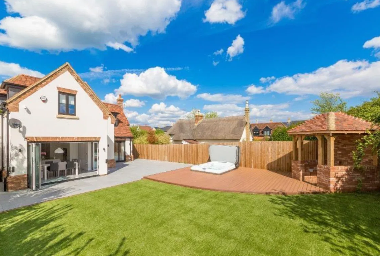 tommy robinson net worth house