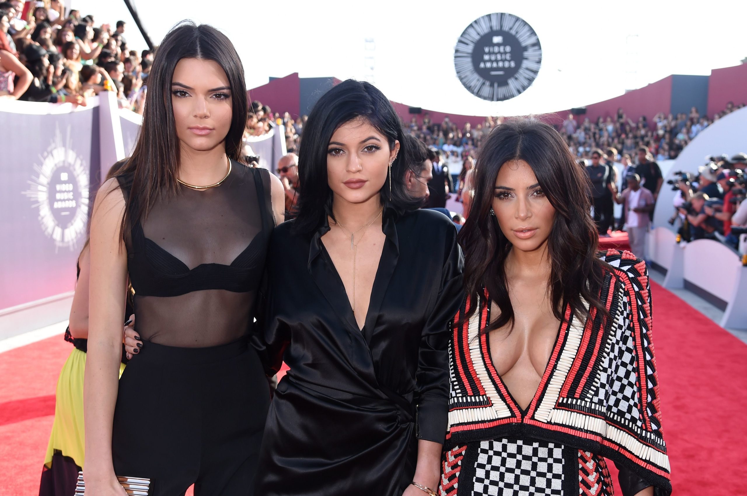 Kourtney Kardashian Height: How Tall Are The Sisters? 