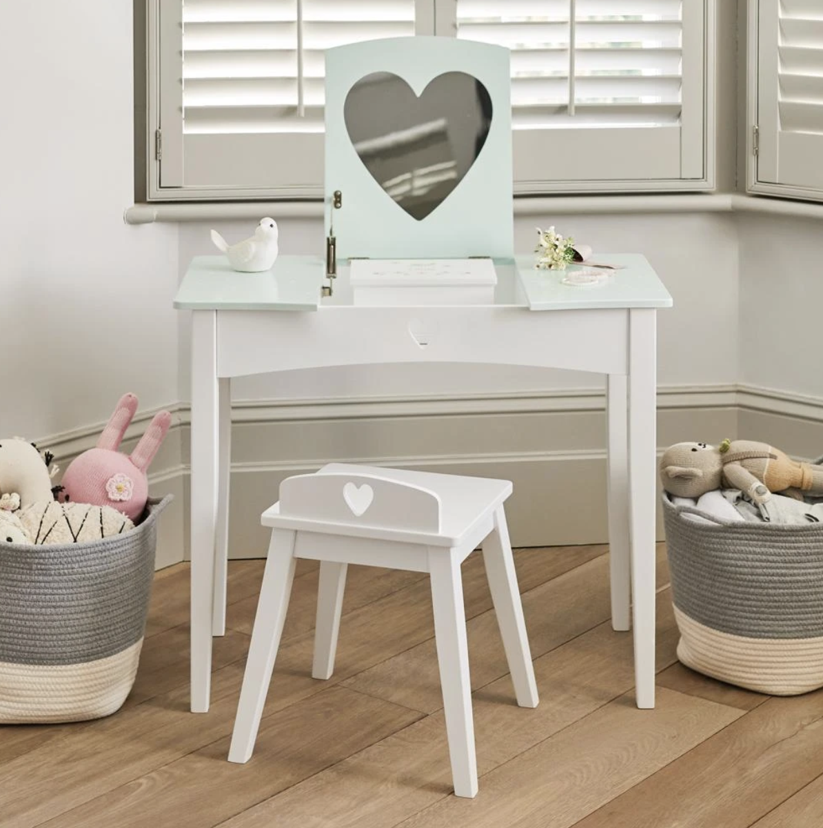 Sweetheart dressing table