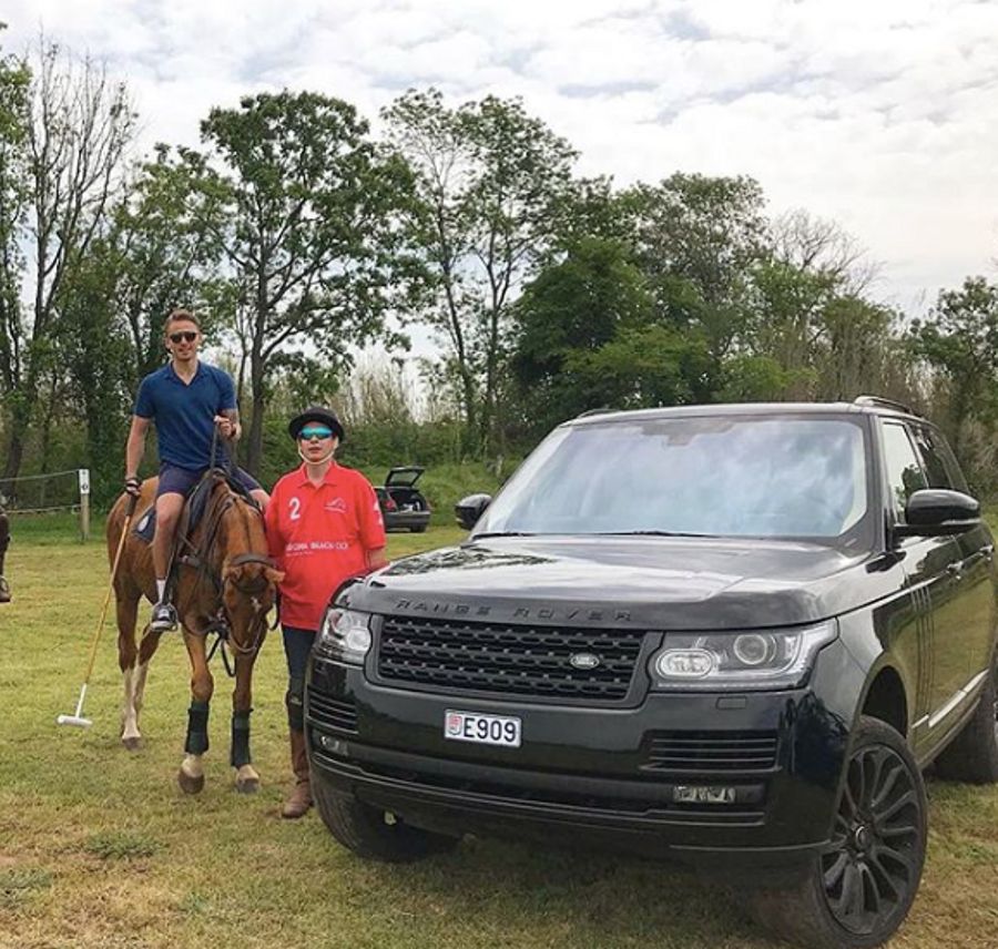 A horse and a range rover