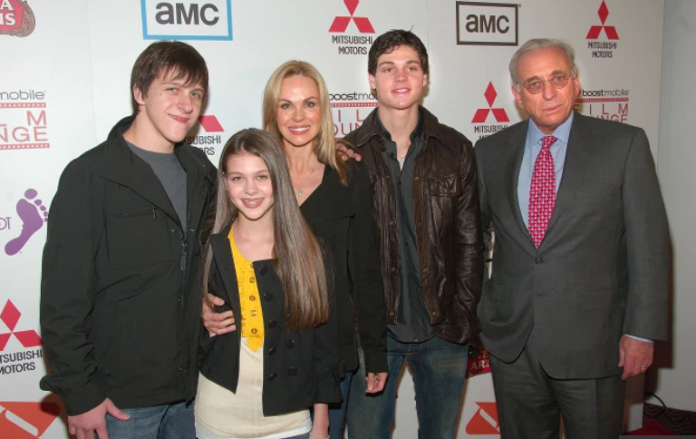 nicola peltz family