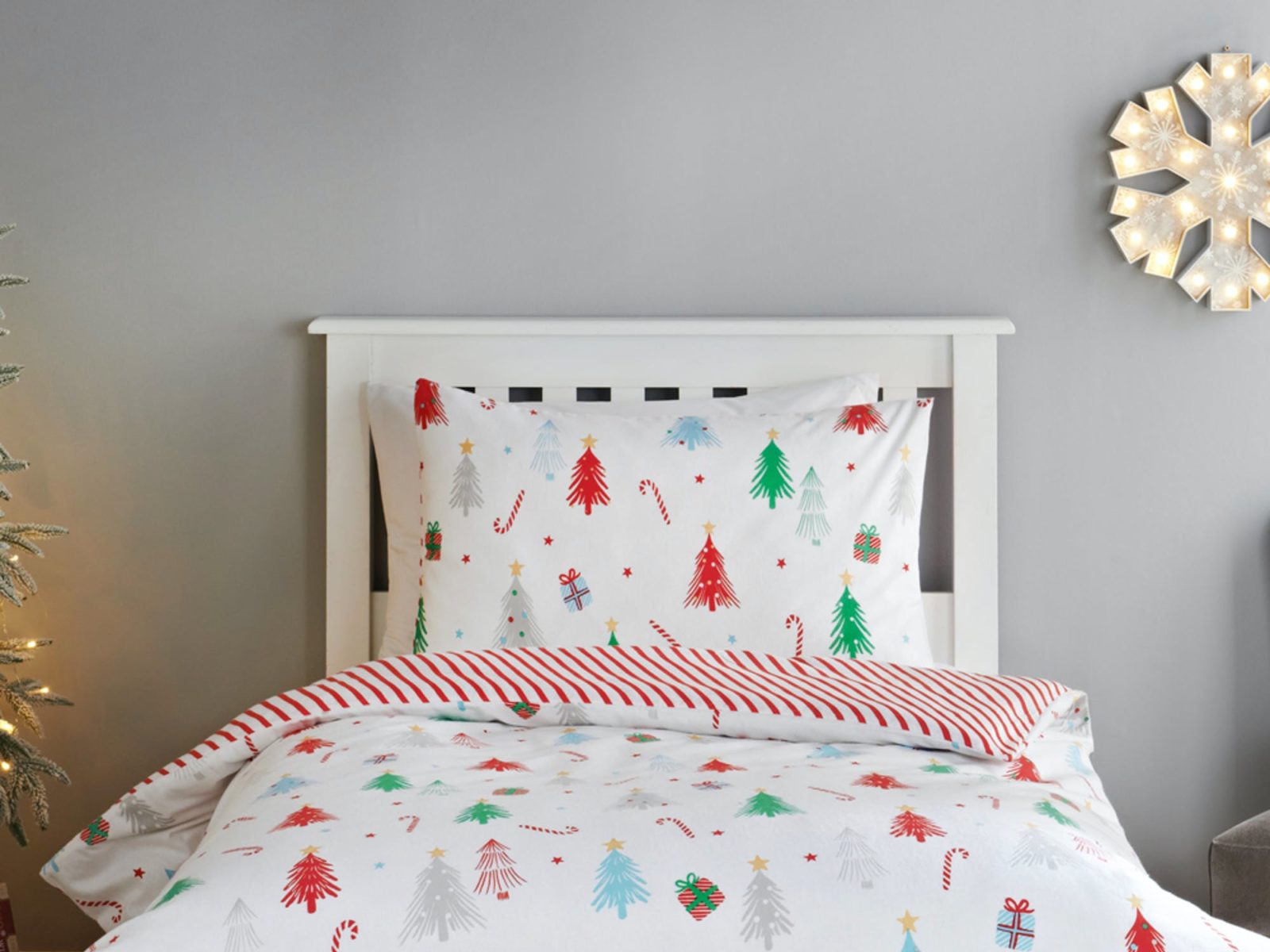 Kids Reversible Christmas Tree Bedding - £20.00 to £25.00
