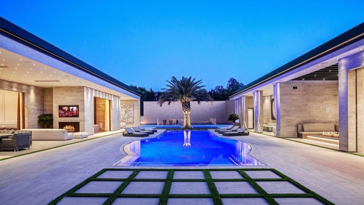 kylie jenner house pool 