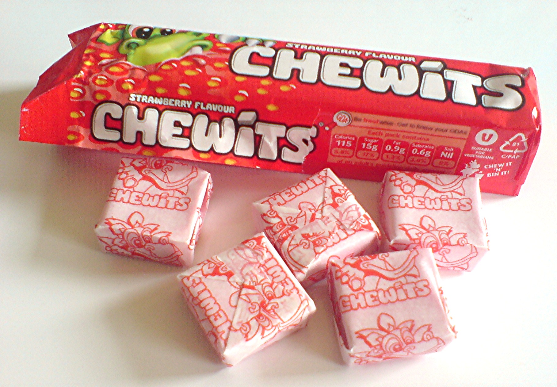 Сладости из 90 х. Жевательные конфеты Chewits. Жевательные конфеты 90х Chewits мороженое. Сладости 90-х годов. Конфеты из 90-х.