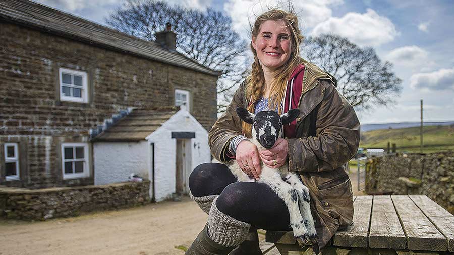Amanda Owen, Model to Farm