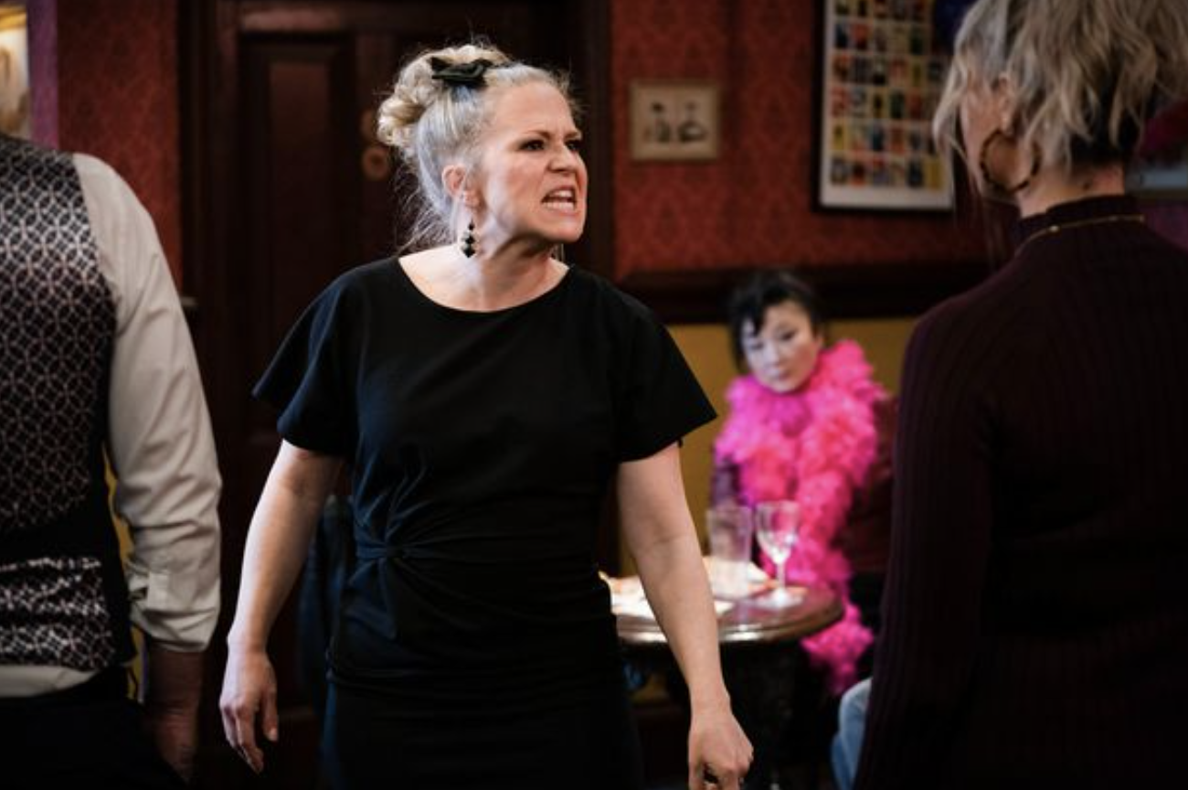 Kellie Bright as Linda Carter