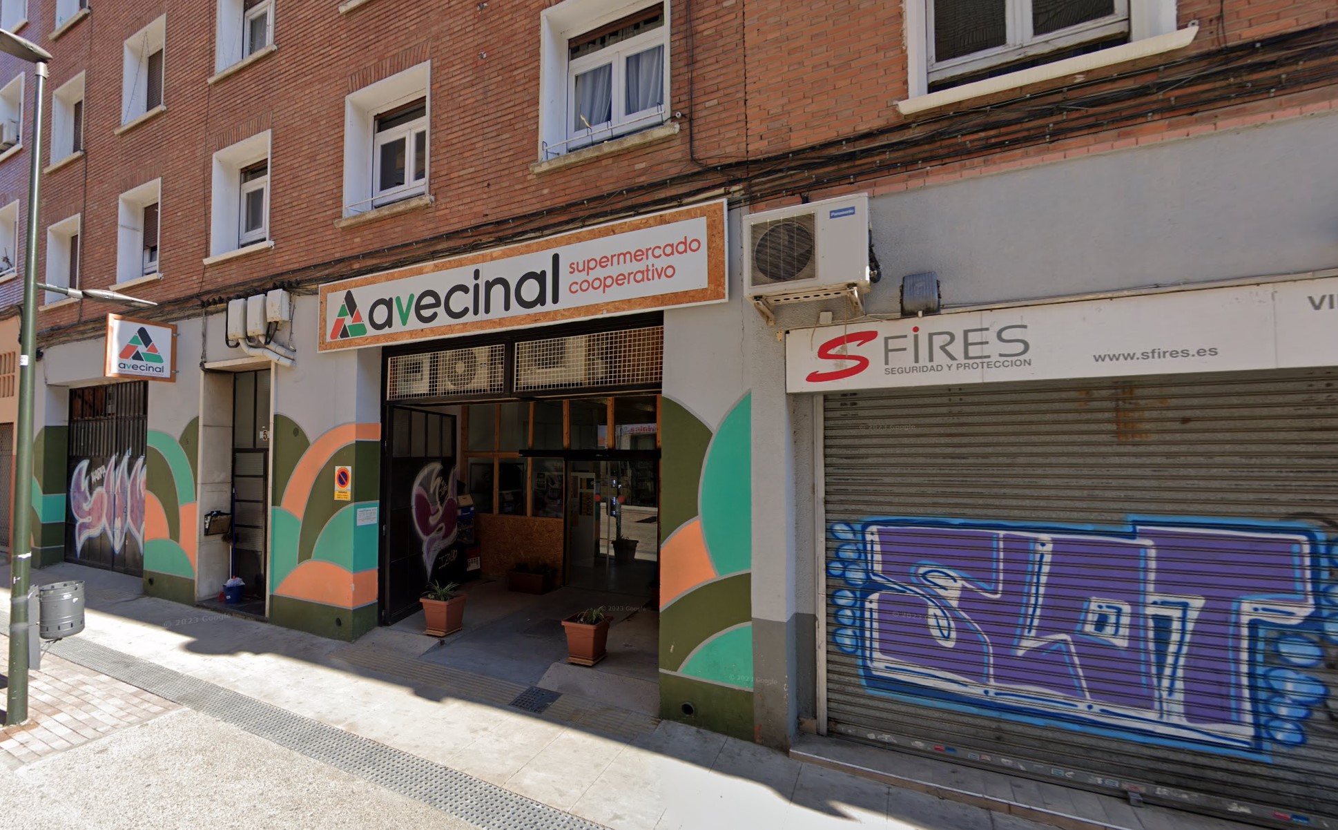 Co-op supermarket in Zaragoza, Spain, where supermarket staff find snake in food box. 